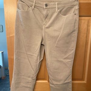 Chico’s SO SLIMMING Girlfriend Slim Leg Cropped Jeans Size 2/12R